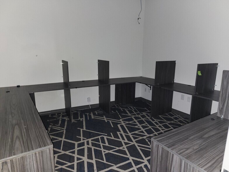 More Photos Of 18 Ainslie St S, Cambridge Storefront Retail Residential For Lease