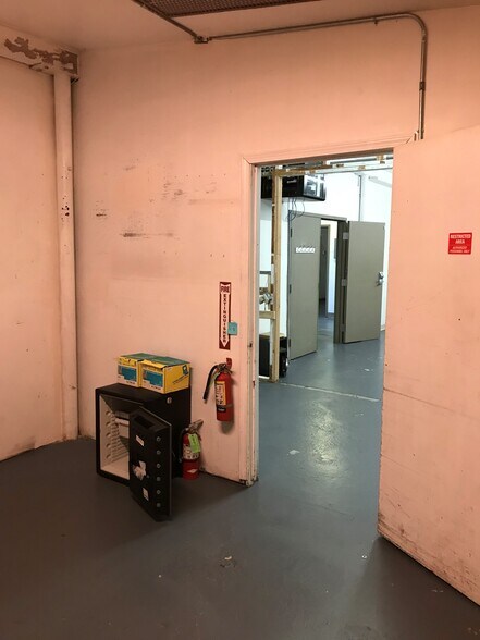 More Photos Of 6613 Hollis St, Emeryville Flex For Sale