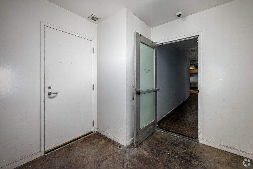 More Photos Of 701 W 7th St, Los Angeles Apartments For Lease