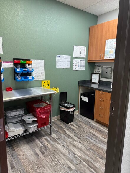 More Photos Of 1315 Chisholm Trail Pky, Duncan Medical For Sale