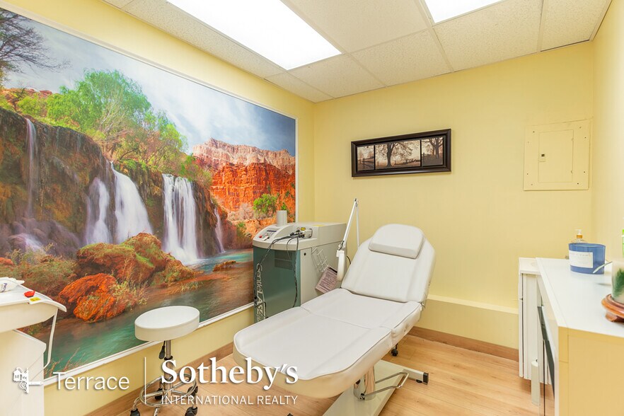 More Photos Of 11247 Queens Blvd, Forest Hills Storefront For Sale