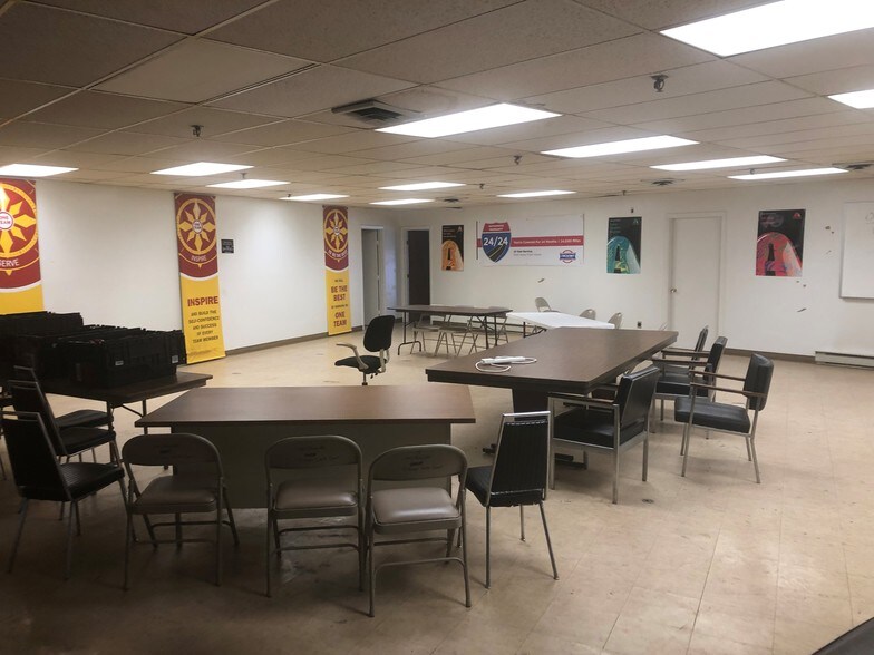 More Photos Of 81 Elm St, Biddeford Freestanding For Lease