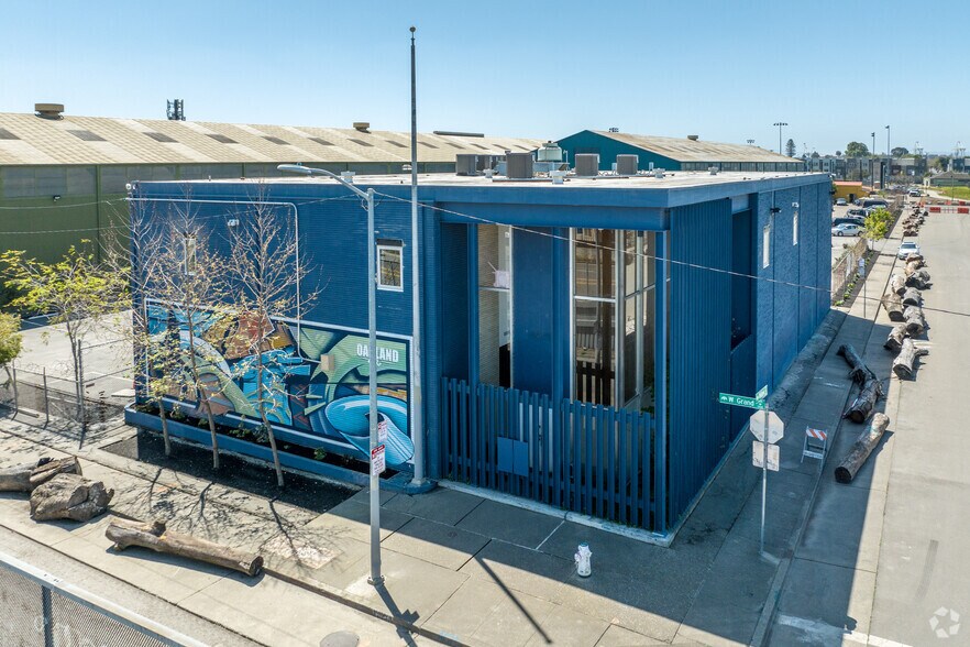 More Photos Of 1699 W Grand Ave, Oakland Manufacturing For Lease