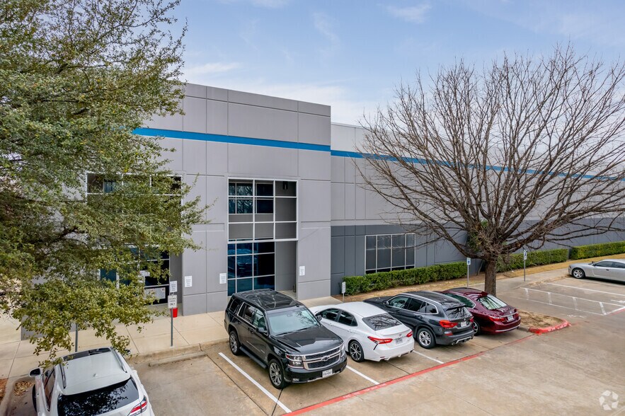 More Photos Of 8410 Tuscany Way, Austin Warehouse For Lease