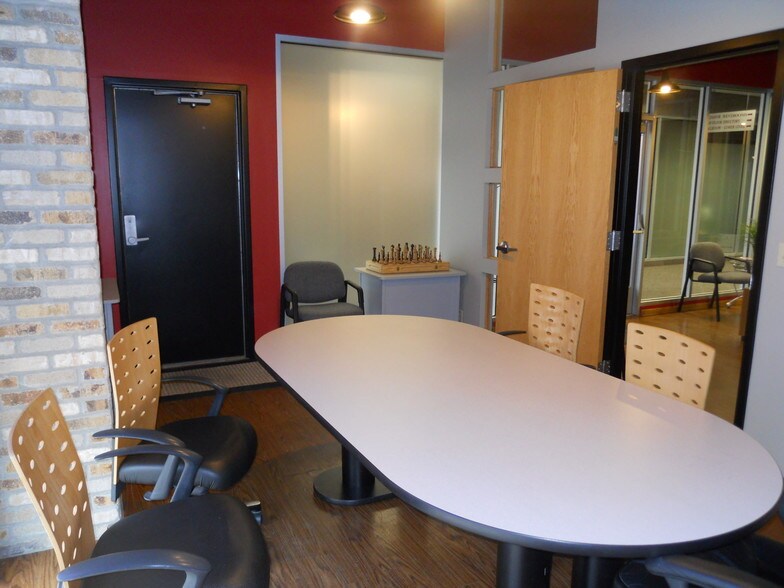 More Photos Of 207 N Chestnut St, Chaska Office For Lease
