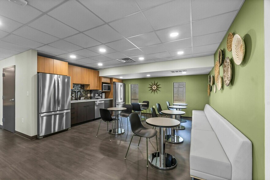 More Photos Of 1427 Thomas Dr, Cape Girardeau Coworking Space