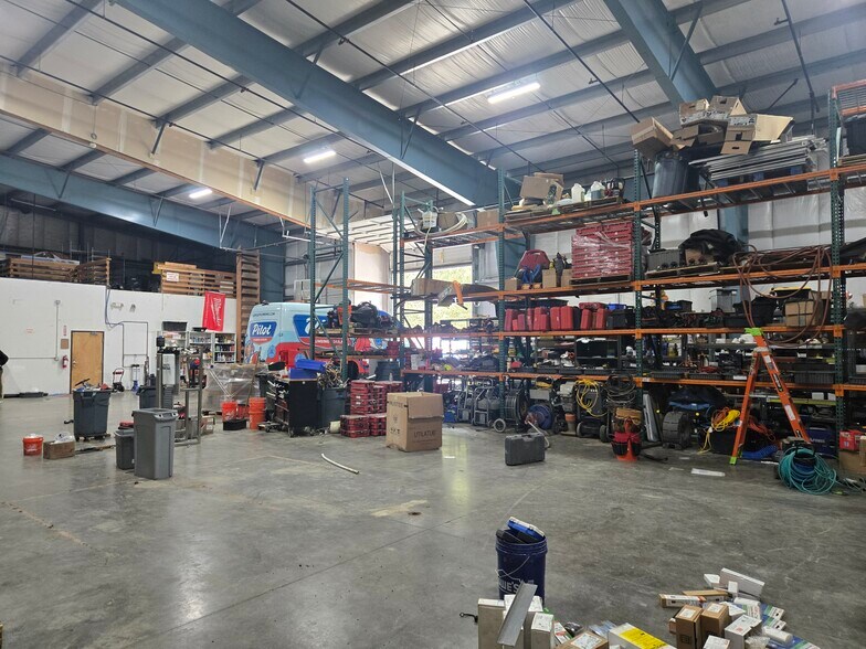 More Photos Of 12323 NE 99th St, Vancouver Warehouse For Lease
