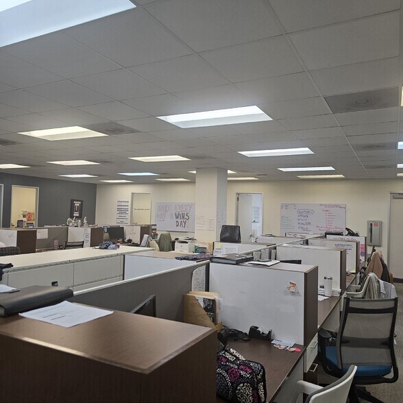 More Photos Of 4111 Directors Row, Houston Office For Lease