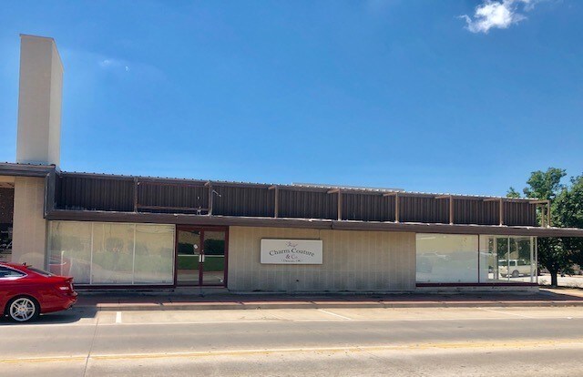 More Photos Of 15 N 10th St, Duncan Storefront For Lease