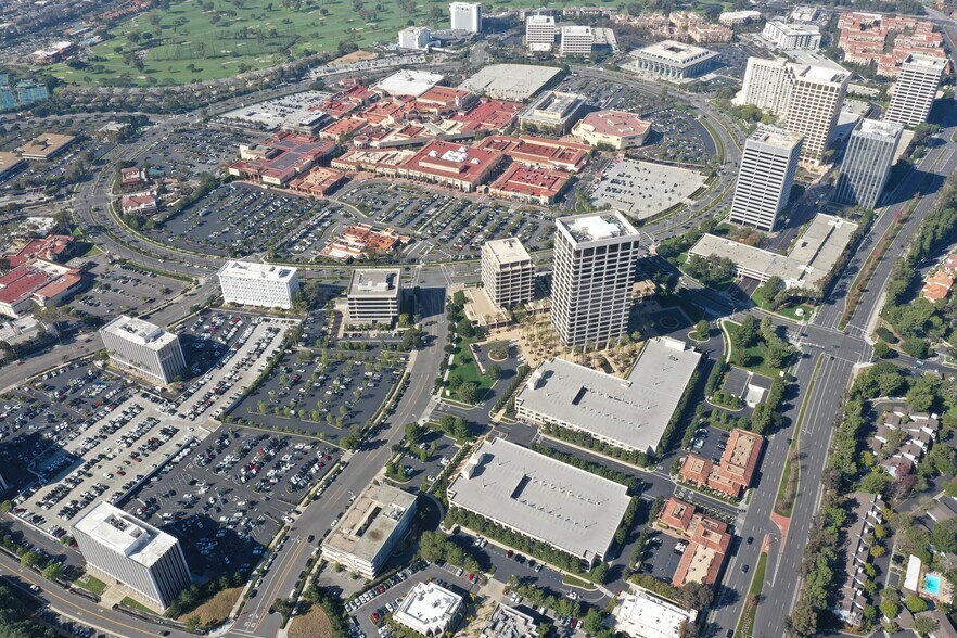 More Photos Of 567 San Nicolas Dr, Newport Beach Office For Lease