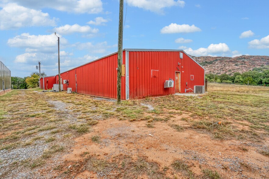 More Photos Of 42851 E County Road 1470, Lone Wolf Land For Sale