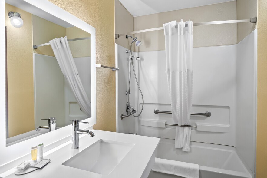 More Photos Of 1630 Richmond St, Mount Vernon Hotel For Sale