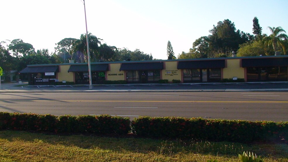 More Photos Of 2344 Bee Ridge Rd, Sarasota Office For Sale