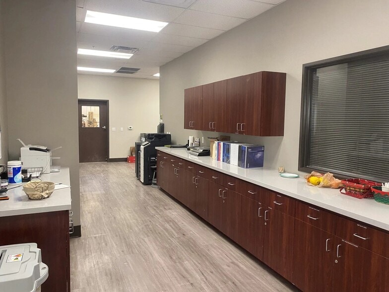 More Photos Of 175 S Hamilton Pl, Gilbert Distribution For Sale