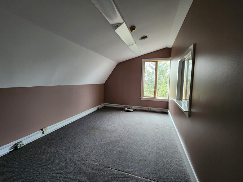 More Photos Of 303 Gunderman Rd, Spencer Manufacturing For Sale