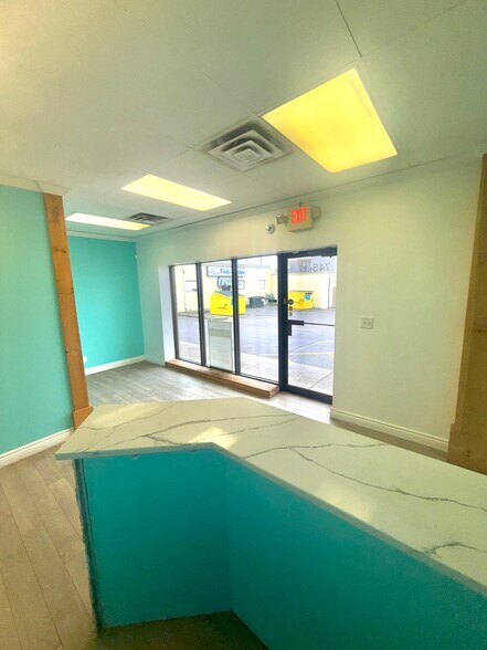 More Photos Of 725-745 Gardiners Rd, Kingston General Retail For Lease