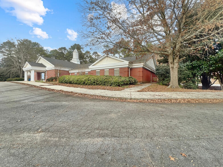 More Photos Of 2605 Ben Hill Rd, East Point Schools For Sale