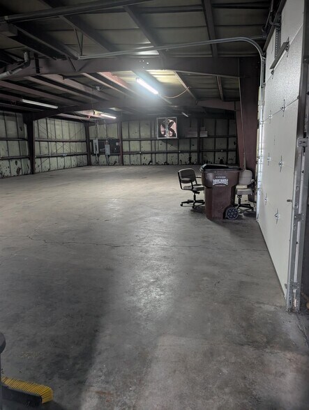 More Photos Of 30 Commerce Park Dr, Dayton Warehouse For Lease