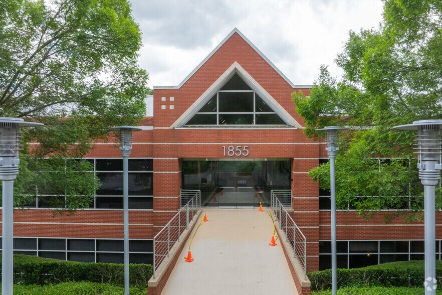 More Photos Of 1855 Data Dr, Hoover Office For Lease