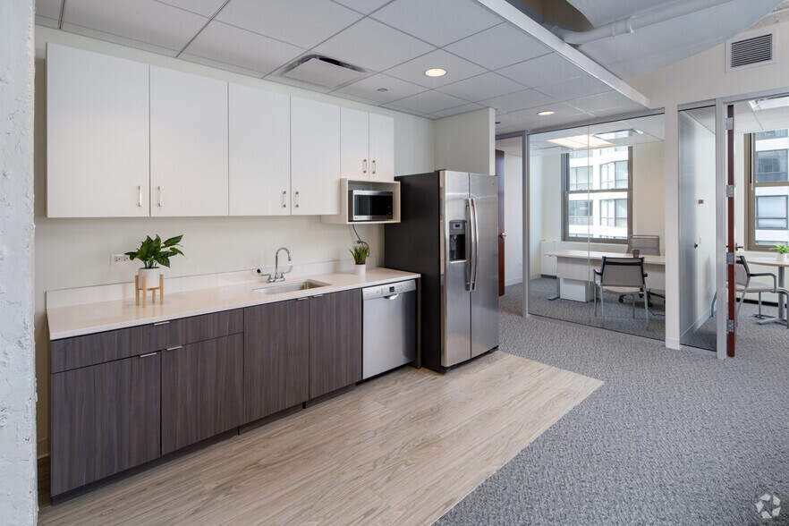 More Photos Of 400 N Michigan Ave, Chicago Unknown For Lease