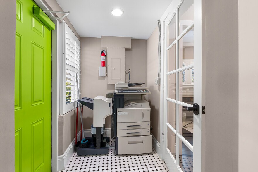 More Photos Of 354 NE 1st Ave, Delray Beach Office For Sale