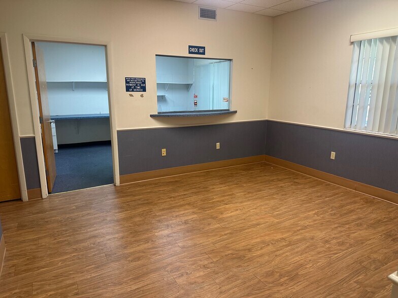 More Photos Of 4611 NW 53rd Ave, Gainesville Office For Lease