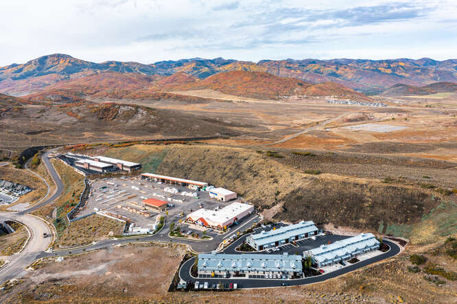 More Photos Of 1200 W Lori Ln, Park City Light Distribution For Lease