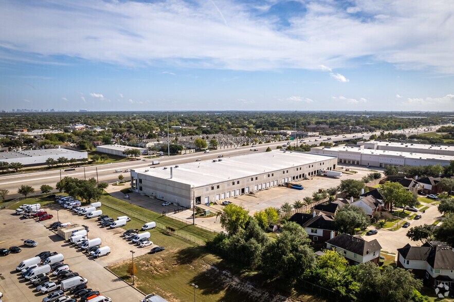 More Photos Of 10401 S Sam Houston Pky W, Houston Distribution For Lease