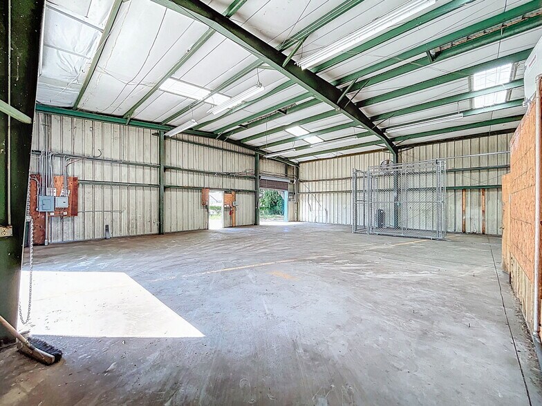 More Photos Of 112 N Mulrennan Rd, Valrico Warehouse For Sale