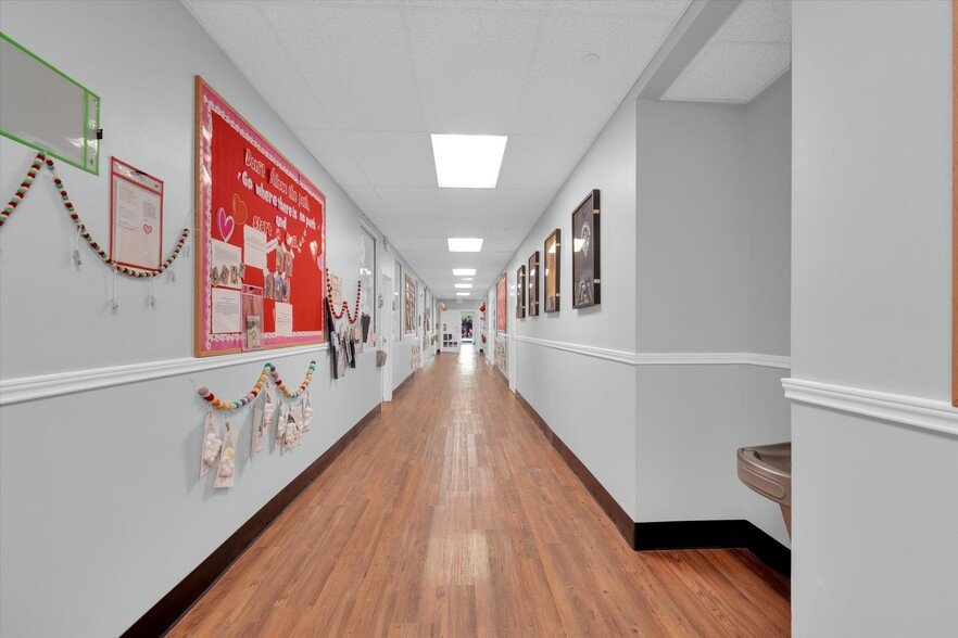 More Photos Of 20417 S University Blvd, Missouri City Schools For Lease