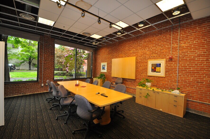 More Photos Of 73 Pickering Rd, Rochester Coworking Space