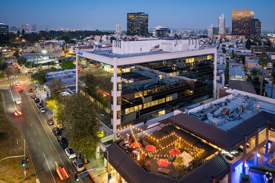 More Photos Of 11726 San Vicente Blvd, Los Angeles Office For Lease