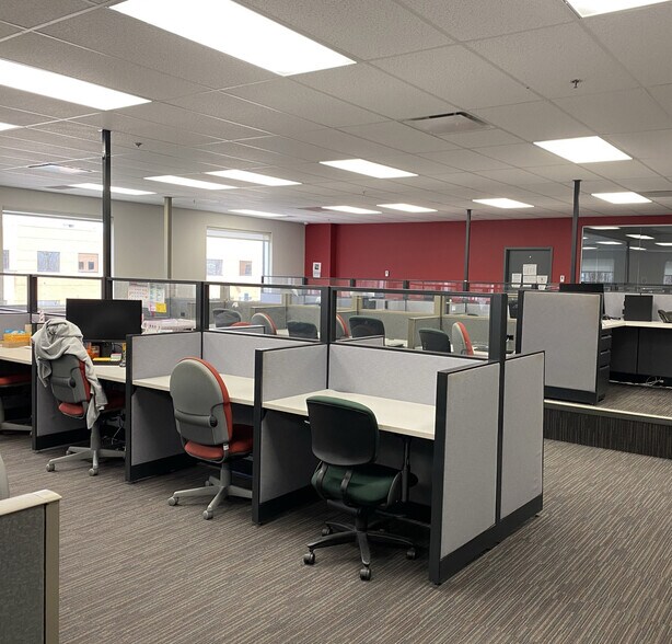 More Photos Of 420 Boul Armand-Frappier, Laval Medical For Lease