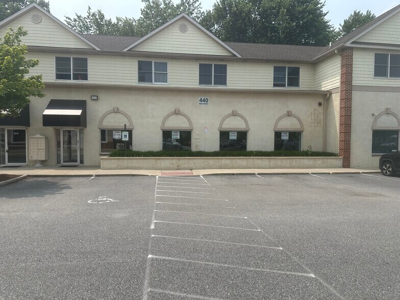 More Photos Of 440 Main St, Stevensville Storefront Retail Residential For Lease