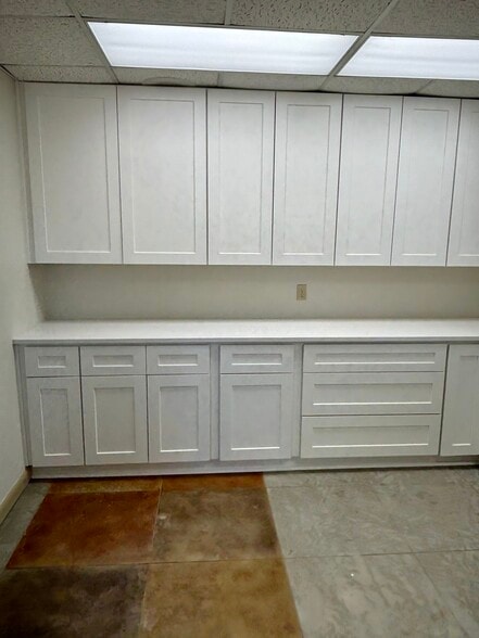 More Photos Of 2340 W R Larson Rd, San Antonio Manufacturing For Lease