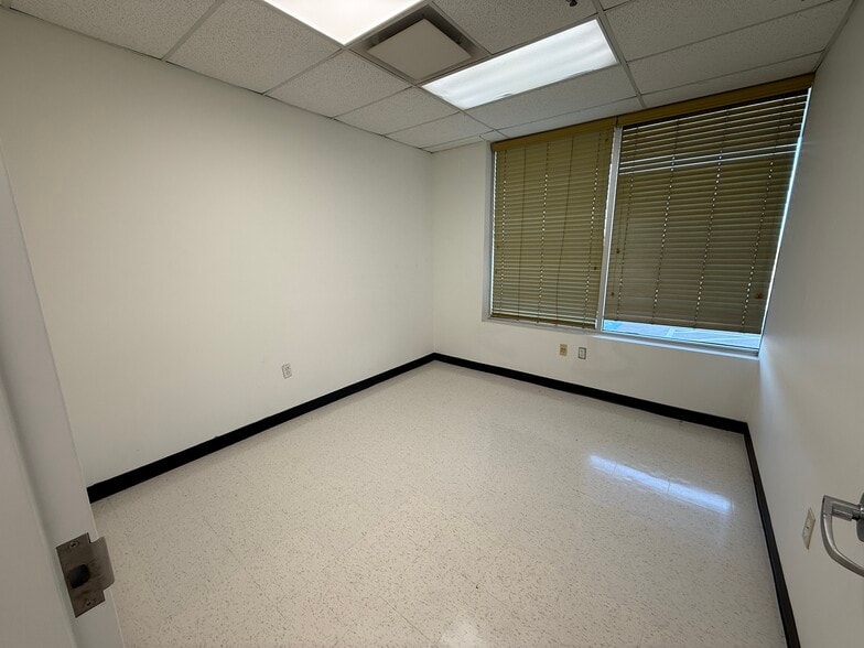 More Photos Of 4401 N Elm St, Denton Manufacturing For Sale