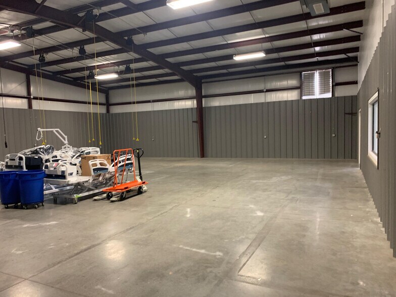 More Photos Of 104 Dowden Pl, Longview Warehouse For Lease