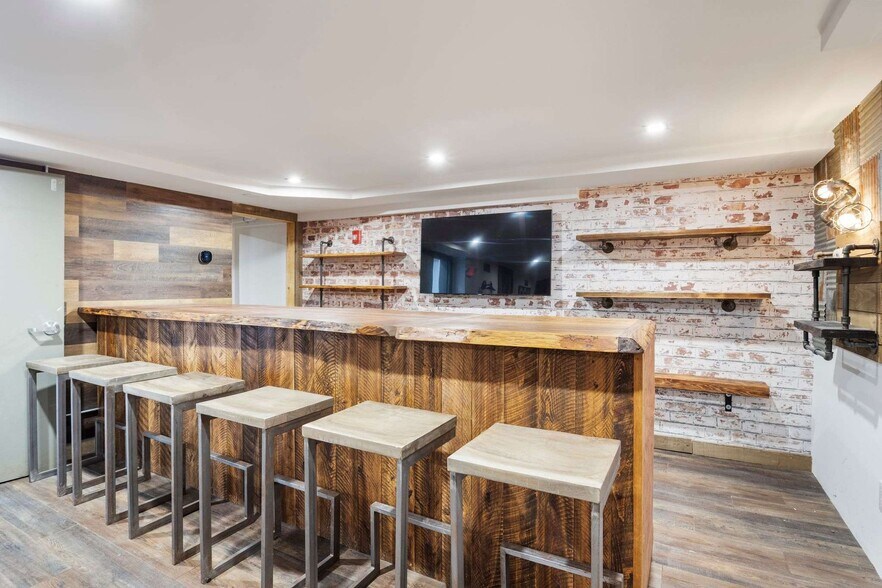 More Photos Of 20 Shore Rd, Ogunquit Storefront Retail Office For Sale