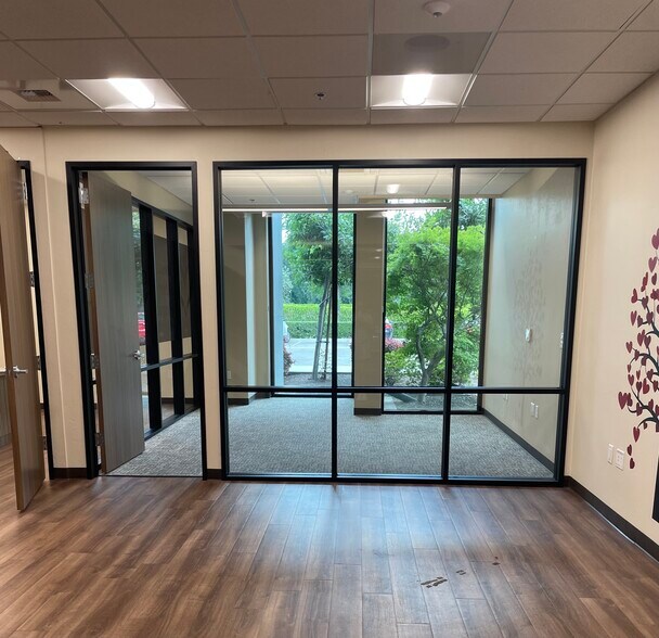 More Photos Of 500 S Chinowth Rd, Visalia Office For Lease