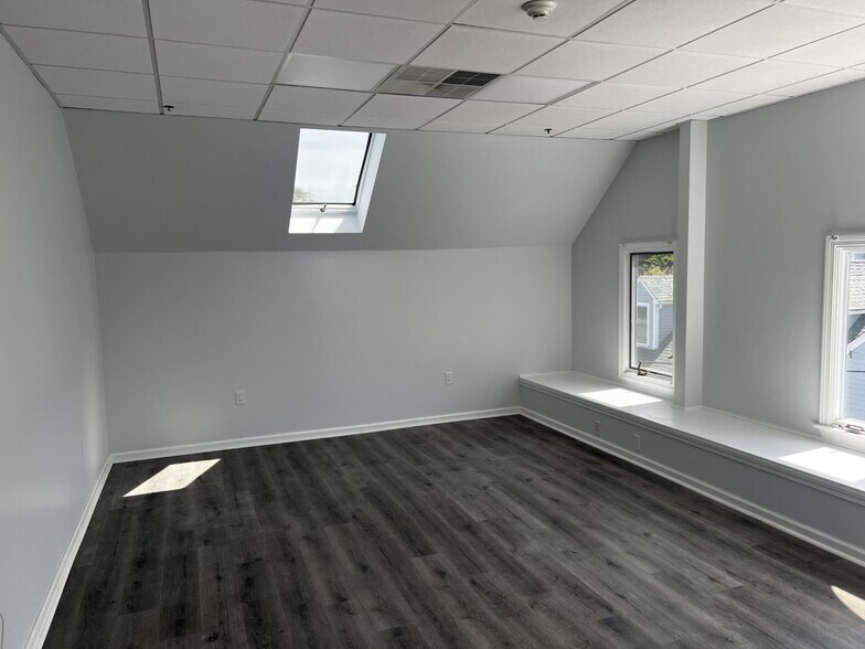 More Photos Of 185 Lincoln St, Hingham Unknown For Lease
