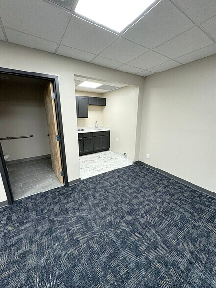 More Photos Of 340 Executive Dr, Troy Warehouse For Lease