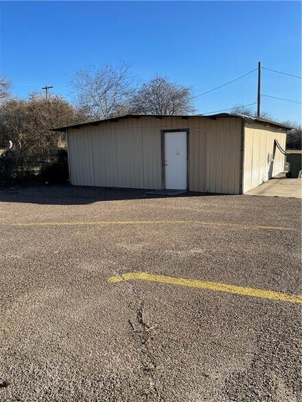More Photos Of 200 Cecilia St, Alice Convenience Store For Lease