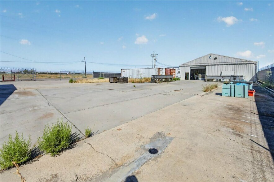 More Photos Of 925 M St, Firebaugh Manufacturing For Sale