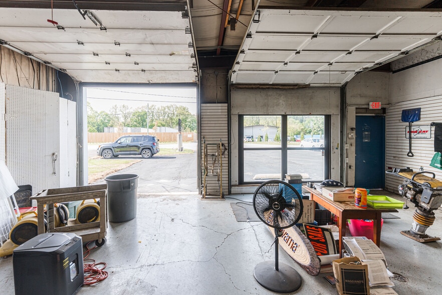 More Photos Of 560 S River St, Batavia Warehouse For Sale
