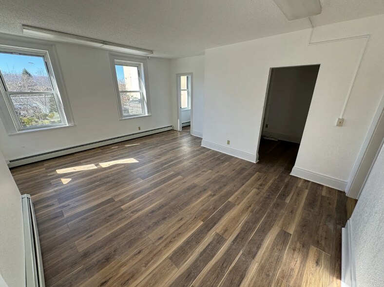 More Photos Of 39 Market St, Poughkeepsie Storefront Retail Residential For Sale