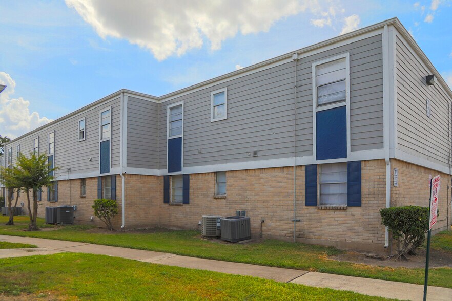 More Photos Of 8600 Theta St, Houston Apartments For Sale