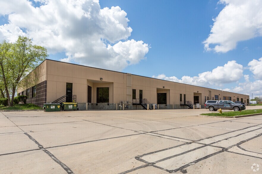 More Photos Of 8191 Birchwood Ct, Johnston Flex For Lease