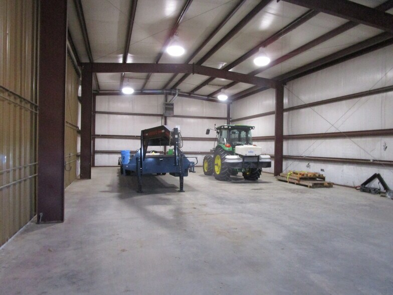 More Photos Of 2105 N Vfw Rd, Garden City Industrial For Lease