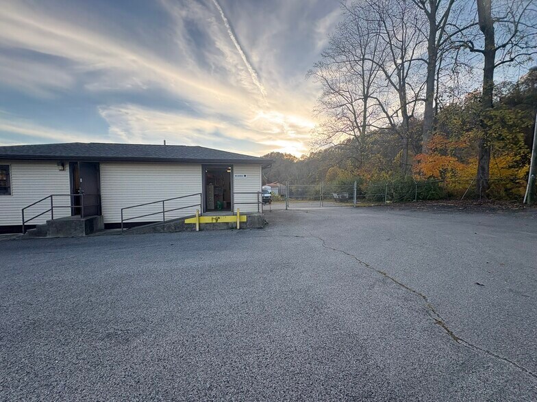 More Photos Of 1255 Lakeside Dr, Jackson Warehouse For Sale