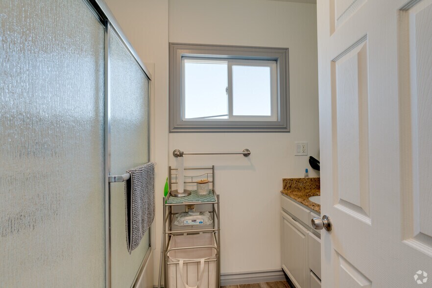 More Photos Of 1517 E Washington Blvd, Pasadena Storefront Retail Residential For Sale